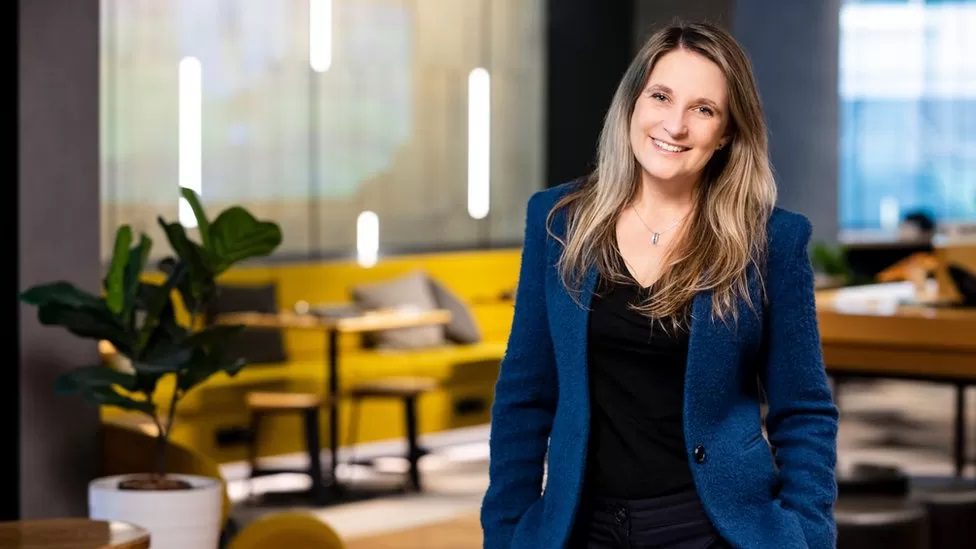Optus: 호주 네트워크 장애 후 통신 사장 Kelly Bayer Rosmarin 사임